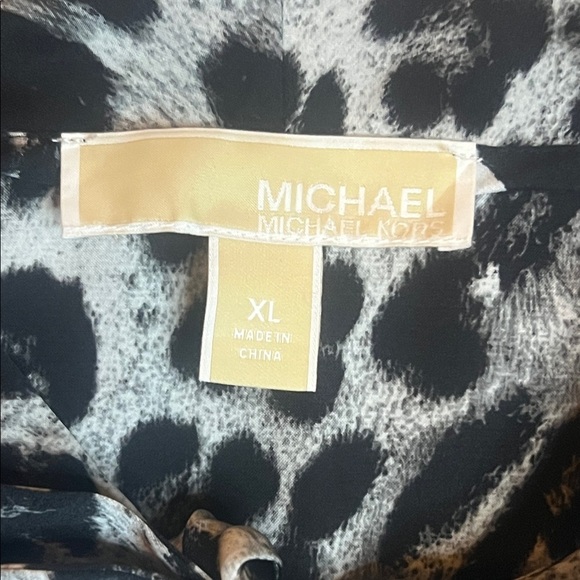 Michael Kors Black and White Animal Print Blouse with Bow and puff sleeves sz XL - Picture 2 of 10